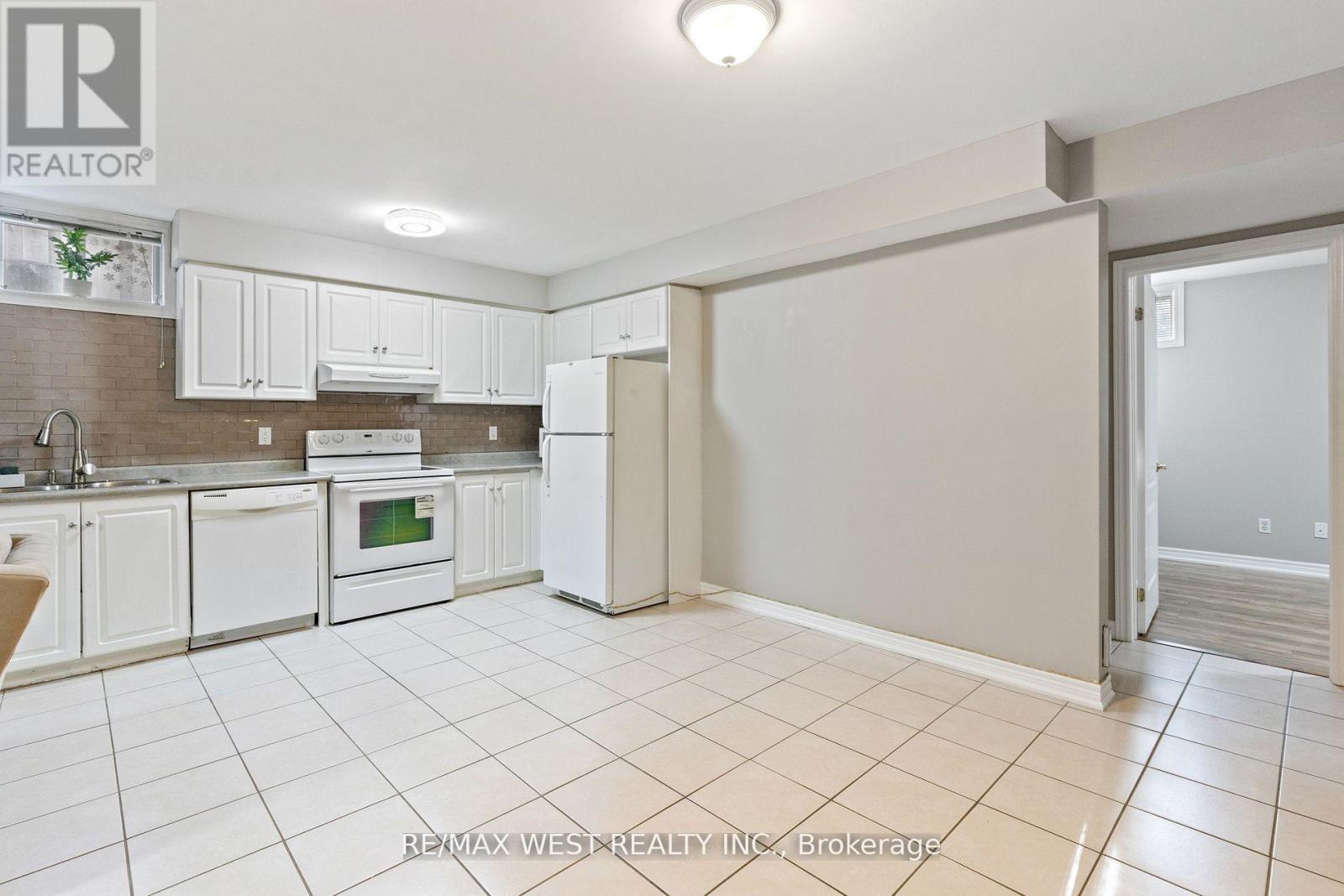 47 Timber Lane, Vaughan, ON - Indoor Photo Showing Kitchen