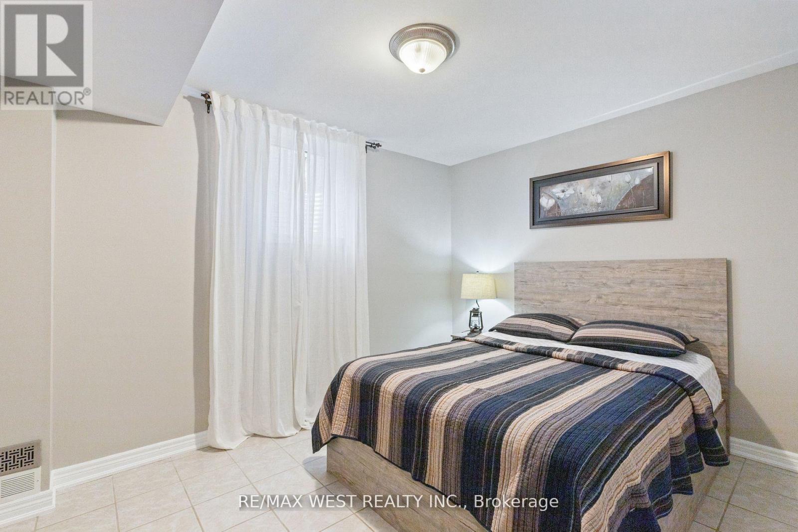 47 Timber Lane, Vaughan, ON - Indoor Photo Showing Bedroom