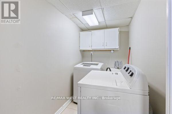 47 Timber Lane, Vaughan, ON - Indoor Photo Showing Laundry Room