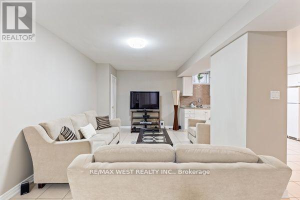 47 Timber Lane, Vaughan, ON - Indoor Photo Showing Living Room