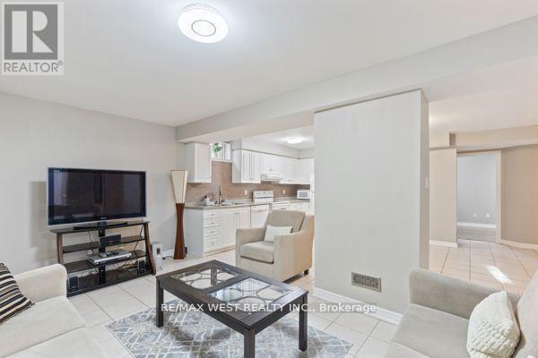 47 Timber Lane, Vaughan, ON - Indoor Photo Showing Living Room