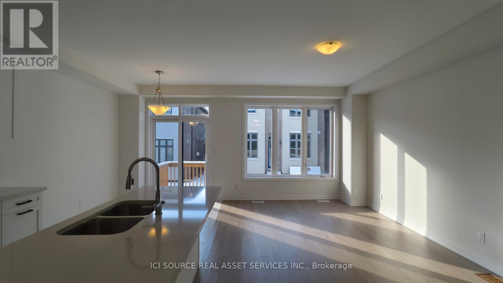 30 Freeman Williams Street, Markham, ON - Indoor Photo Showing Kitchen With Double Sink