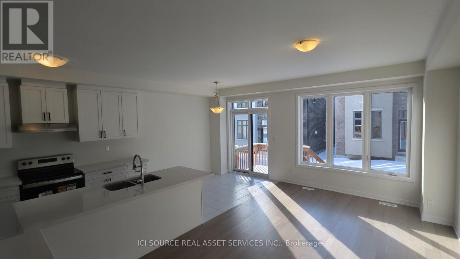 30 Freeman Williams Street, Markham, ON - Indoor Photo Showing Kitchen With Double Sink
