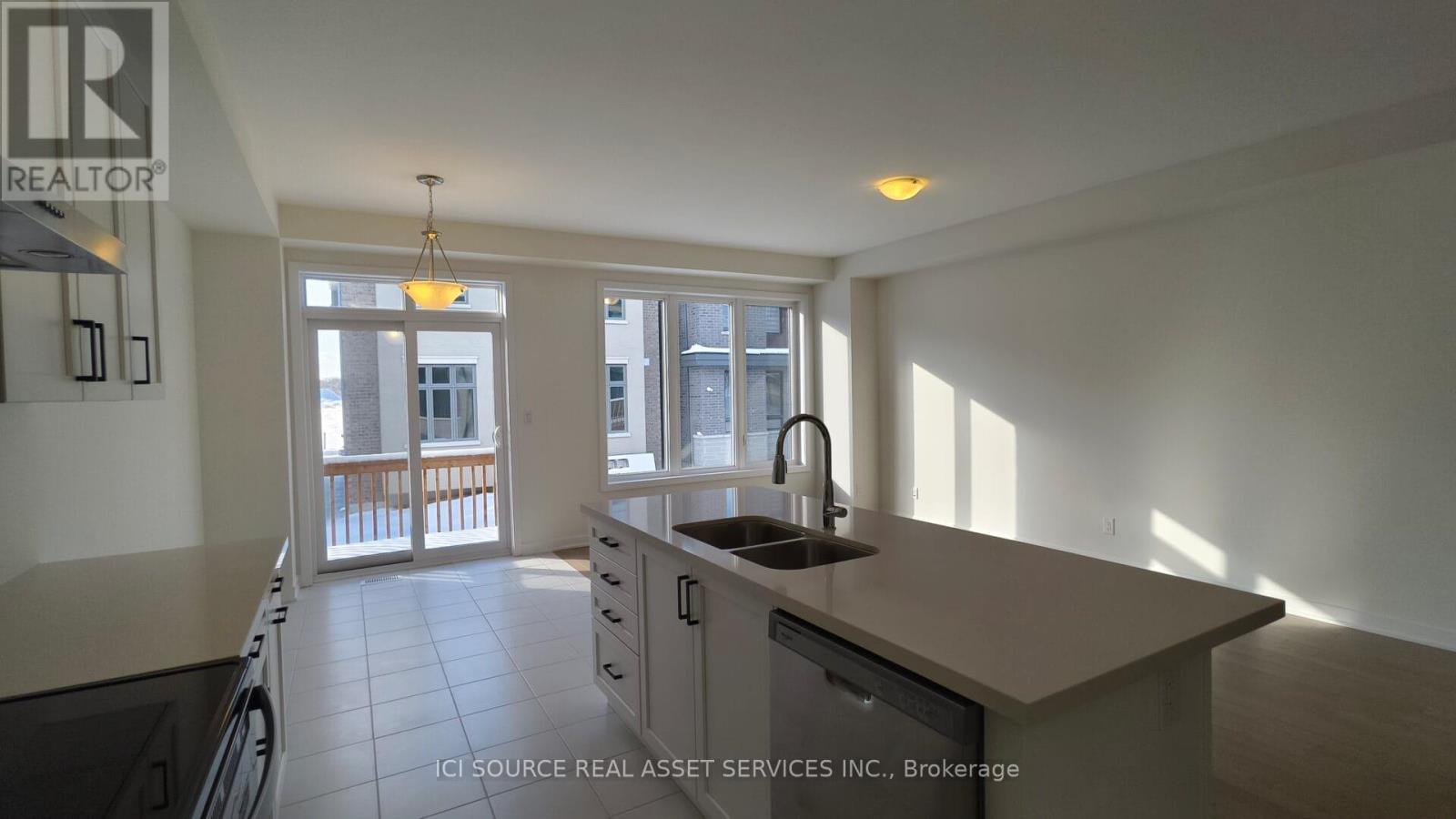 30 Freeman Williams Street, Markham, ON - Indoor Photo Showing Kitchen With Double Sink