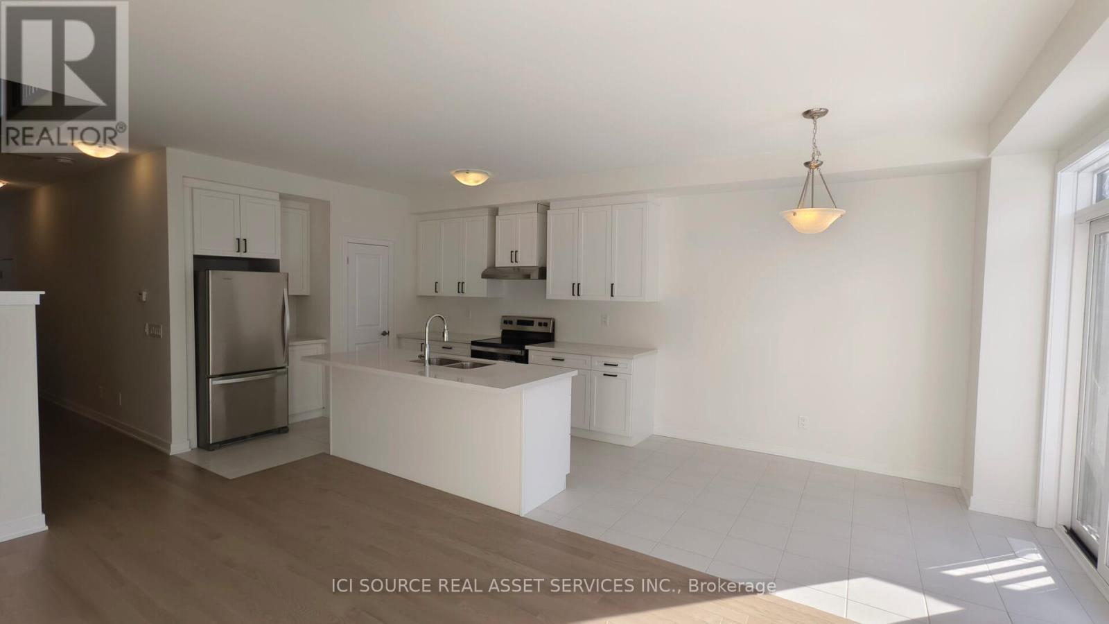 30 Freeman Williams Street, Markham, ON - Indoor Photo Showing Kitchen With Double Sink