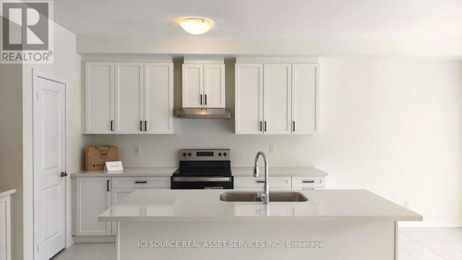 30 Freeman Williams Street, Markham, ON - Indoor Photo Showing Kitchen