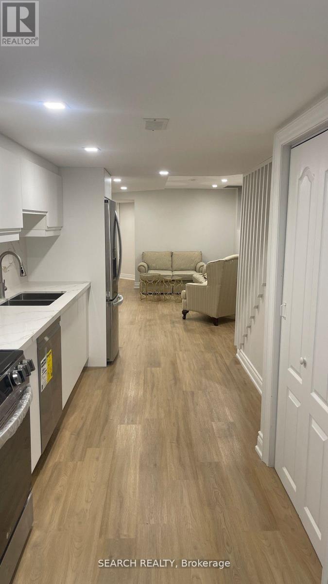 5560 Ethan Drive, Mississauga, ON - Indoor Photo Showing Kitchen