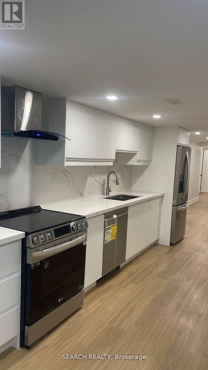 5560 Ethan Drive, Mississauga, ON - Indoor Photo Showing Kitchen