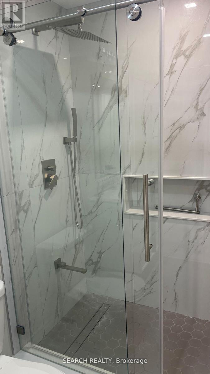 5560 Ethan Drive, Mississauga, ON - Indoor Photo Showing Bathroom