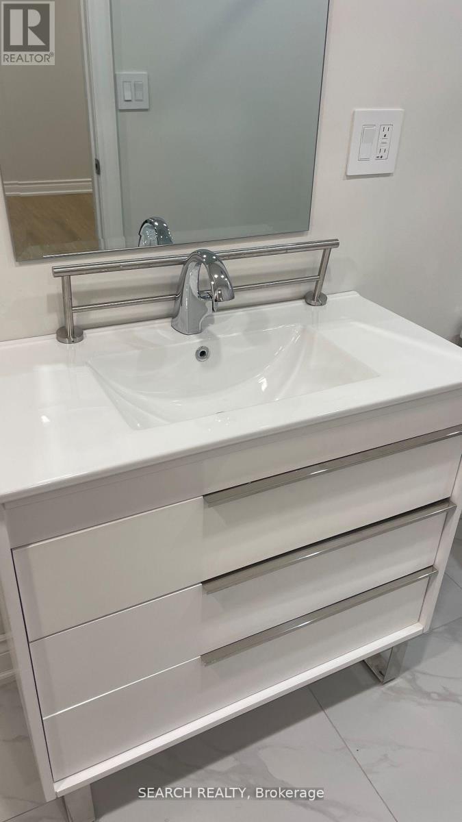 5560 Ethan Drive, Mississauga, ON - Indoor Photo Showing Bathroom