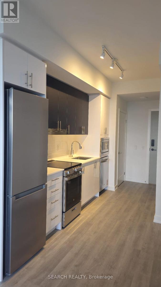3209 - 5105 Hurontario Street, Mississauga, ON - Indoor Photo Showing Kitchen With Stainless Steel Kitchen