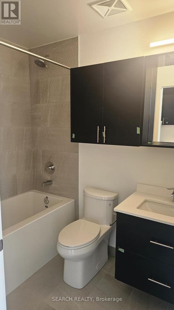 3209 - 5105 Hurontario Street, Mississauga, ON - Indoor Photo Showing Bathroom