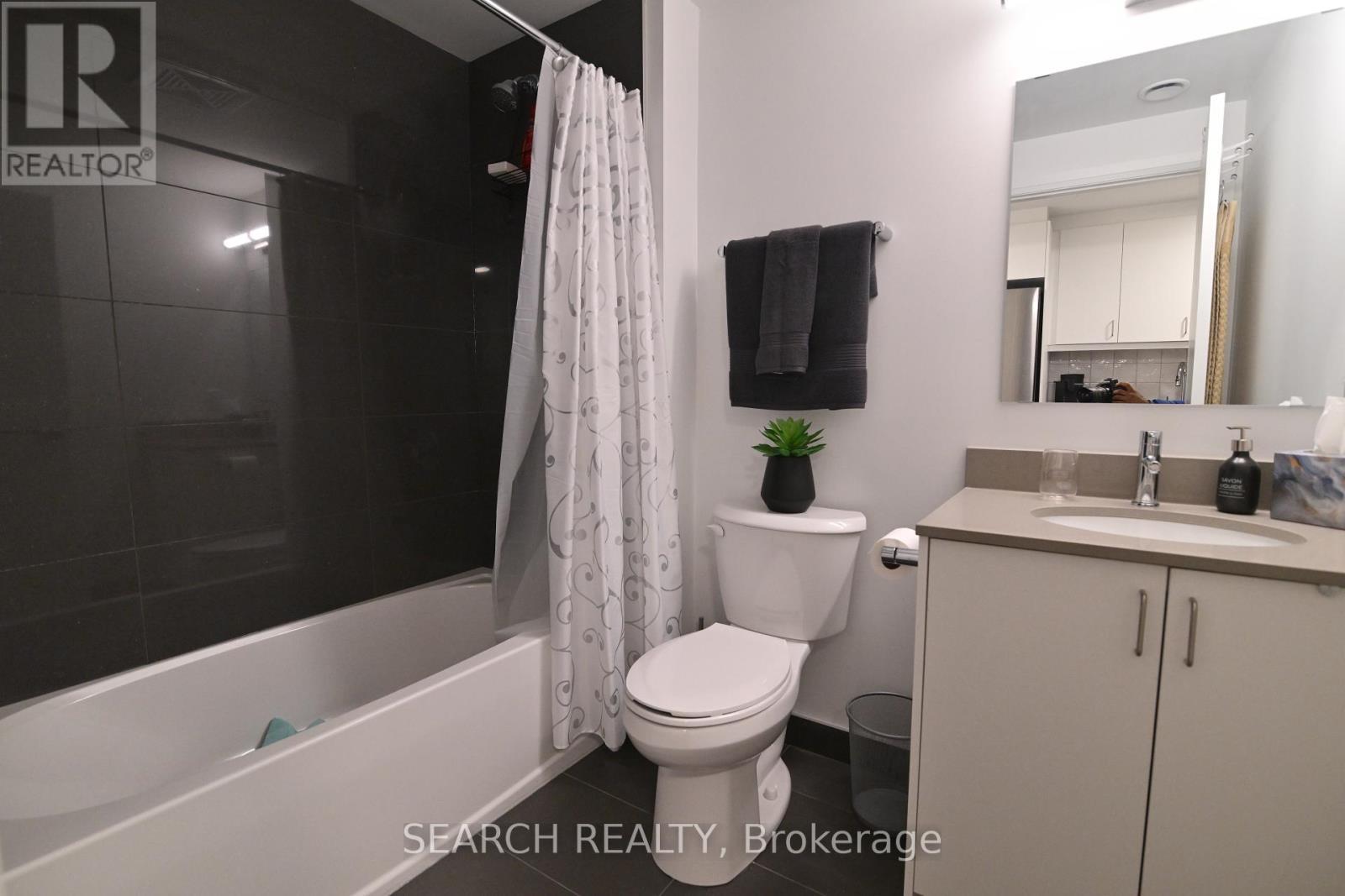 505 - 223 Princess St Street N, Kingston, ON - Indoor Photo Showing Bathroom