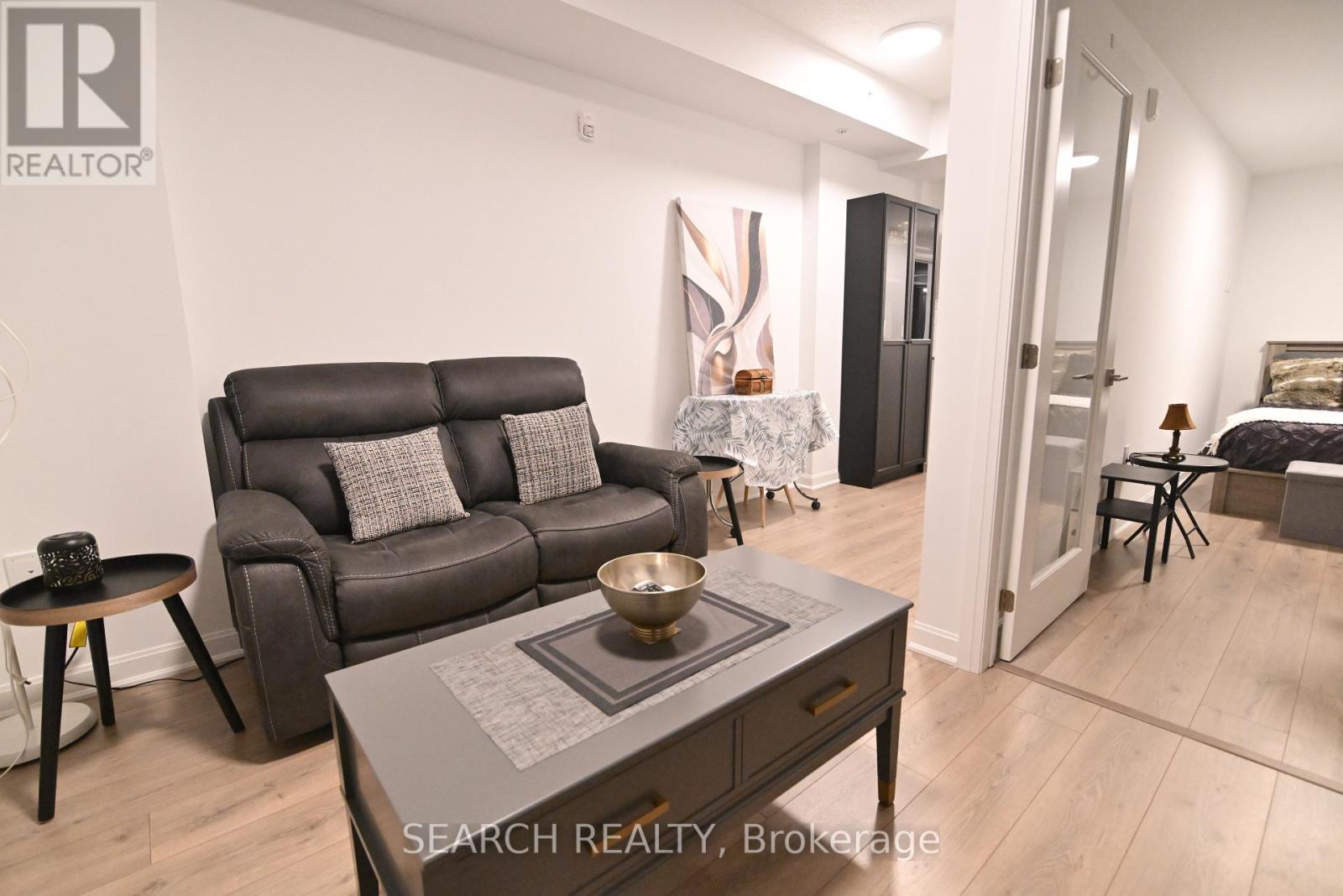 505 - 223 Princess St Street N, Kingston, ON - Indoor Photo Showing Living Room