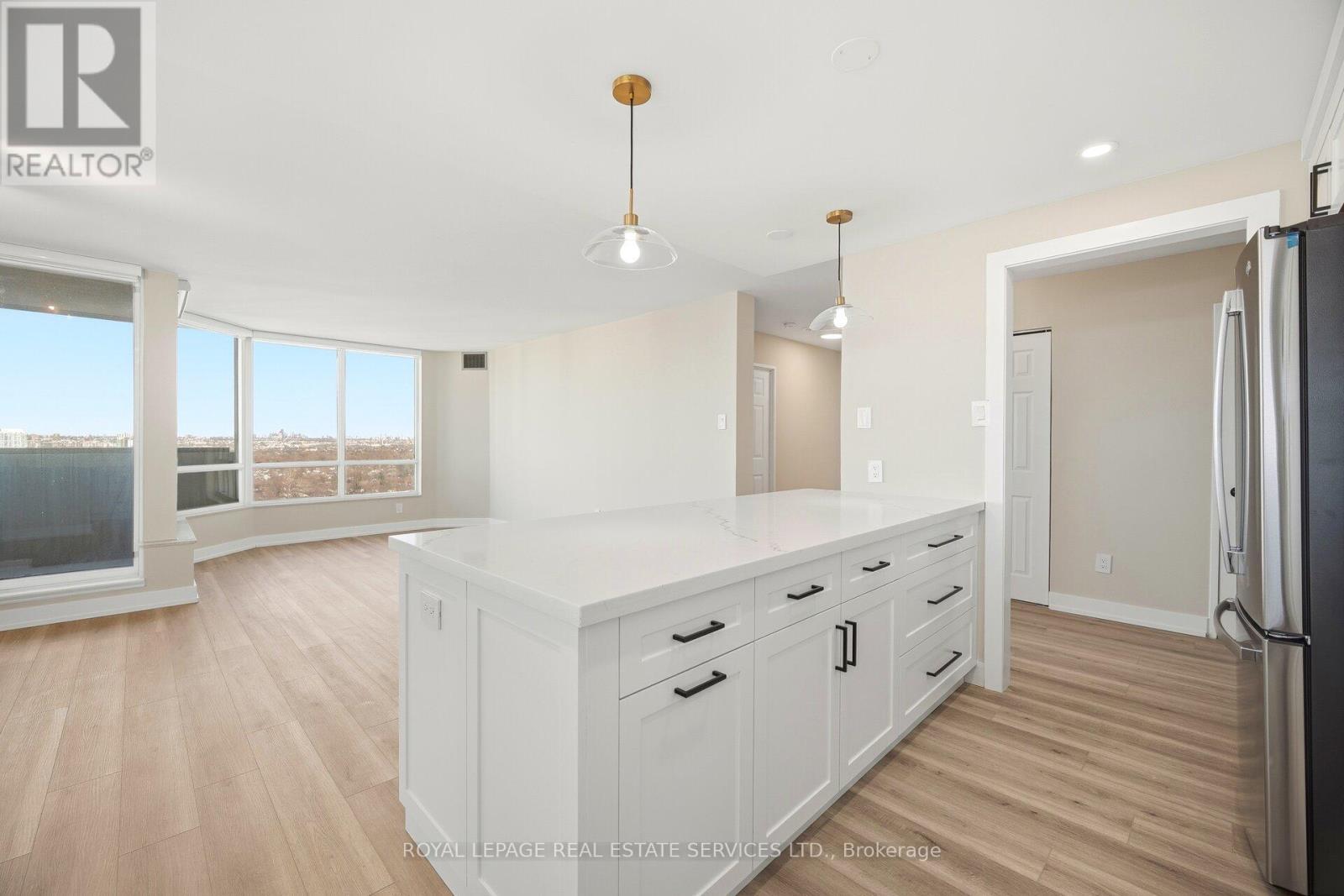 Island with breakfast bar - 2301 - 1300 Islington Avenue, Toronto, ON - Indoor Photo Showing Kitchen