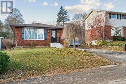 16 GREEN MEADOW WAY Hamilton, ON L9H 3Z3