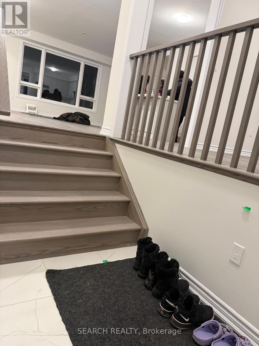 293 Lindsay Street N, Kawartha Lakes, ON - Indoor Photo Showing Other Room