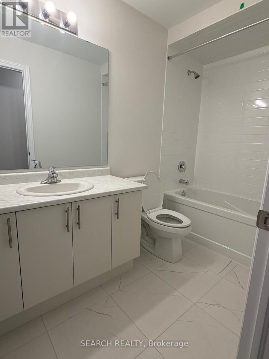 293 Lindsay Street N, Kawartha Lakes, ON - Indoor Photo Showing Bathroom
