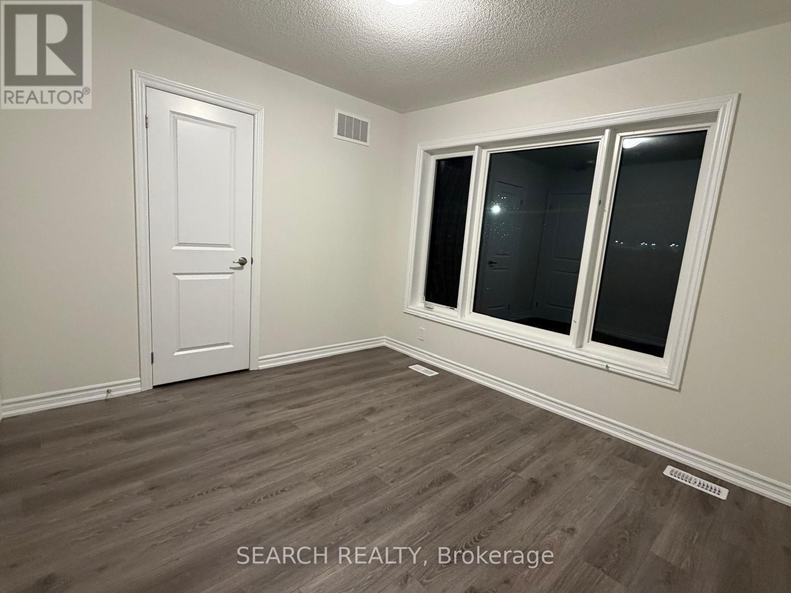 293 Lindsay Street N, Kawartha Lakes, ON - Indoor Photo Showing Other Room