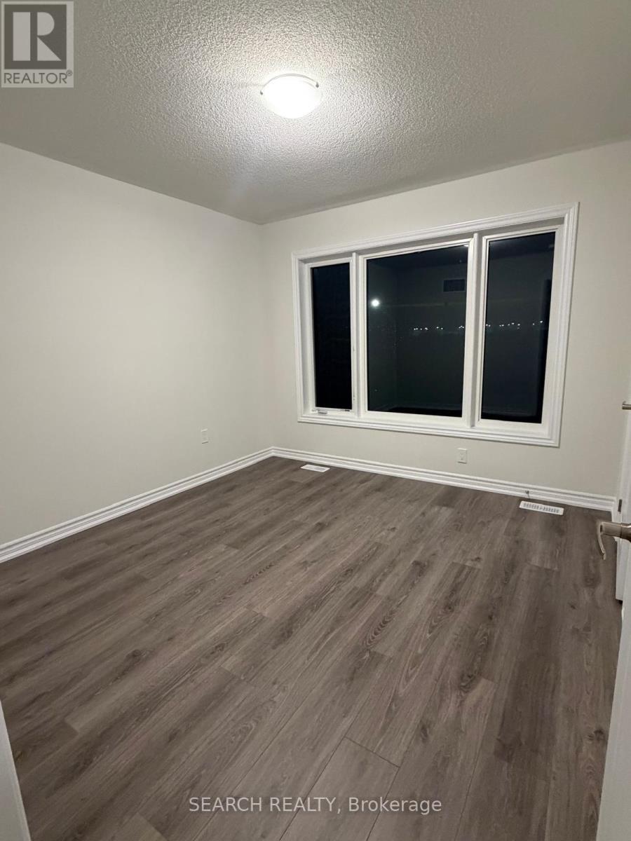 293 Lindsay Street N, Kawartha Lakes, ON - Indoor Photo Showing Other Room