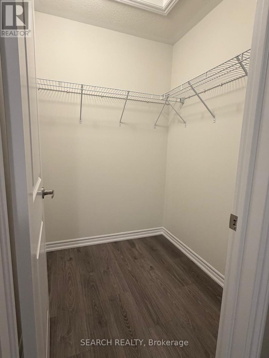 293 Lindsay Street N, Kawartha Lakes, ON - Indoor With Storage