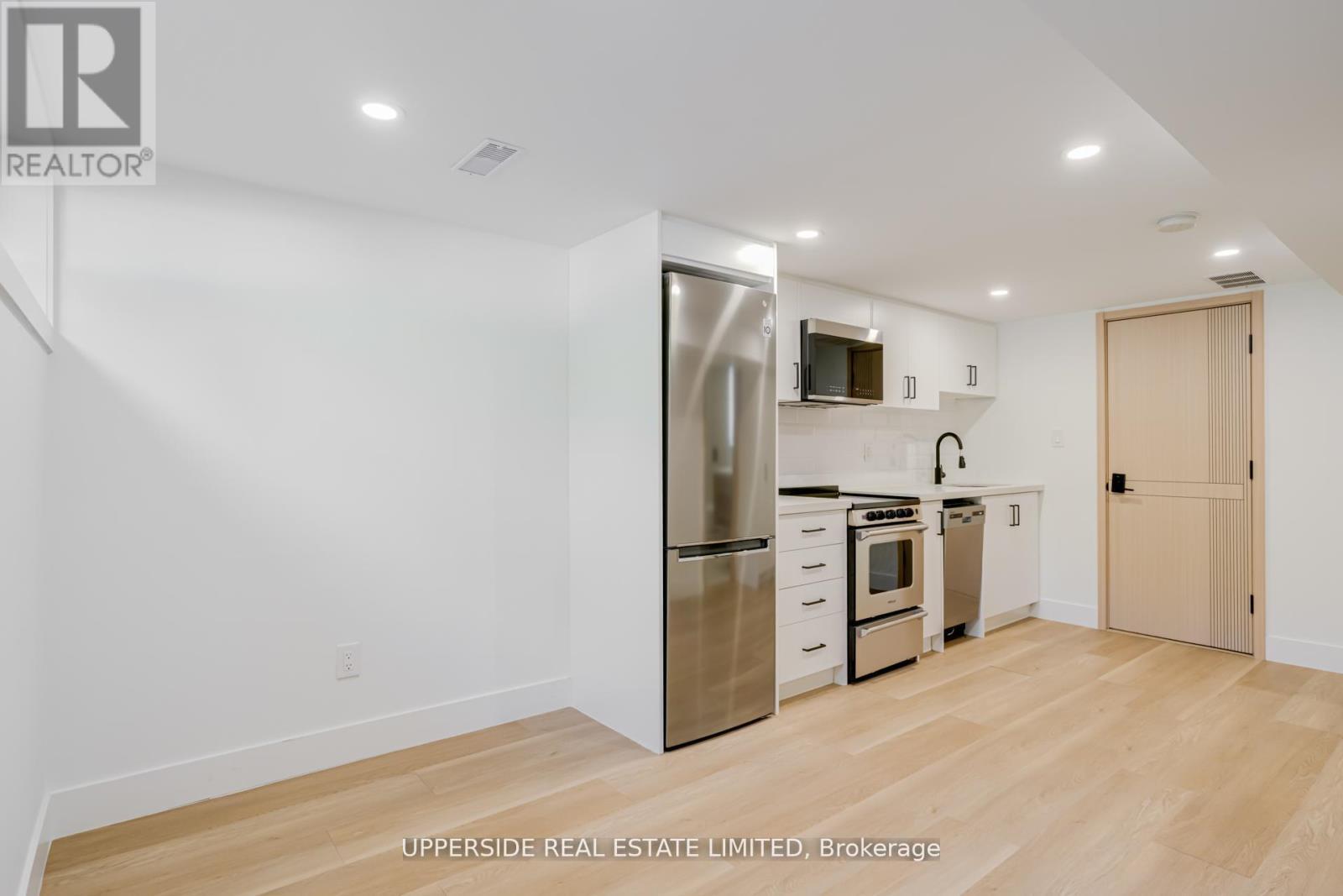 Lower 61 Marlin Court, Newmarket, ON - Indoor Photo Showing Kitchen