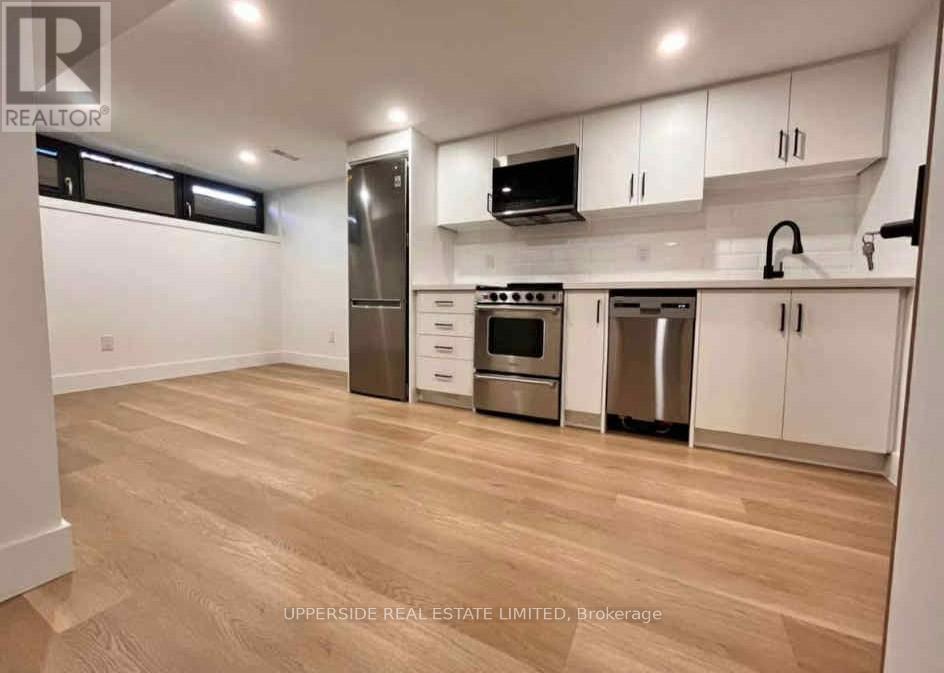 Lower 61 Marlin Court, Newmarket, ON - Indoor Photo Showing Kitchen