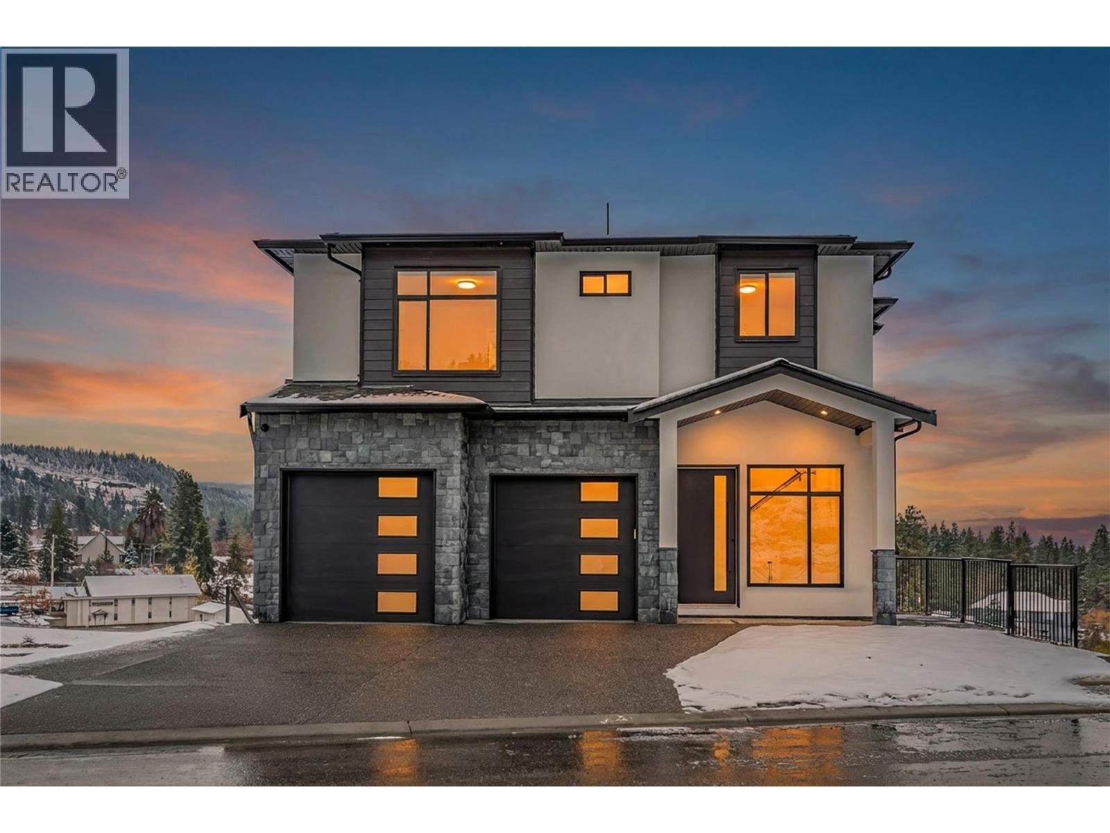 1136 Hume Avenue, Kelowna, BC - Outdoor