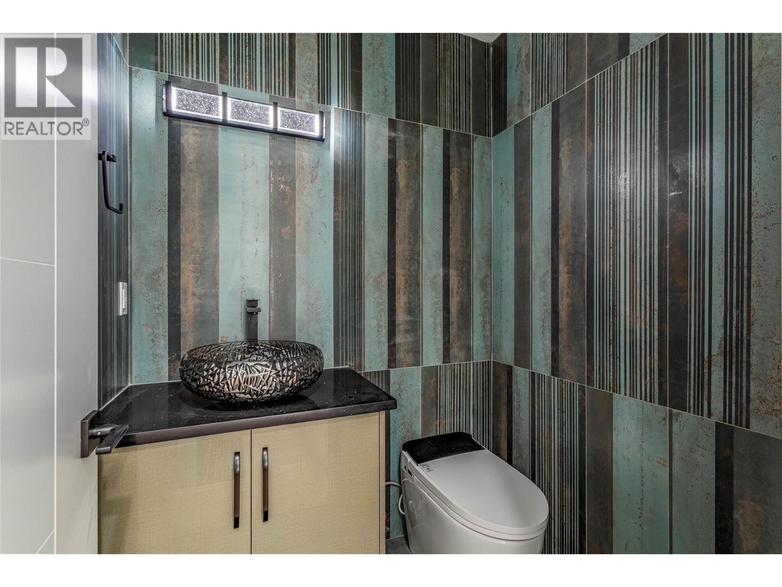 Bathroom - 1136 Hume Avenue, Kelowna, BC - Indoor Photo Showing Bathroom