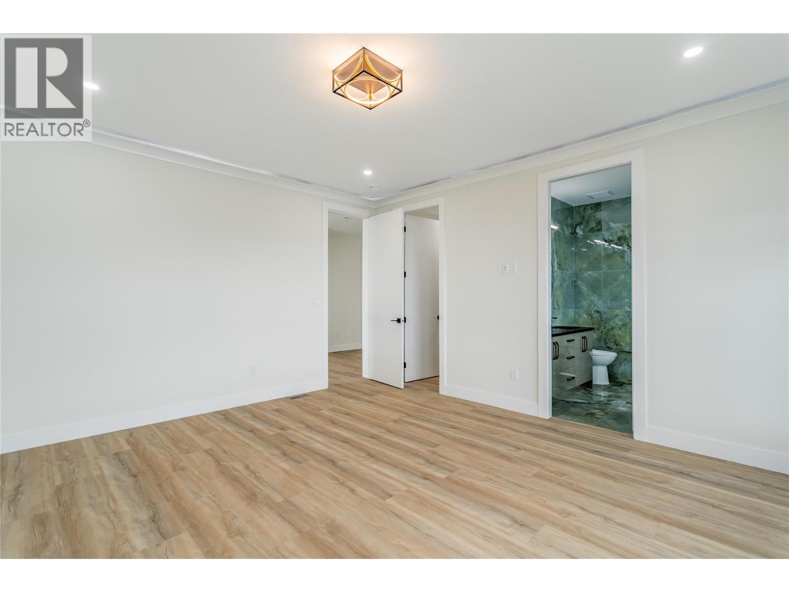 1136 Hume Avenue, Kelowna, BC - Indoor Photo Showing Other Room