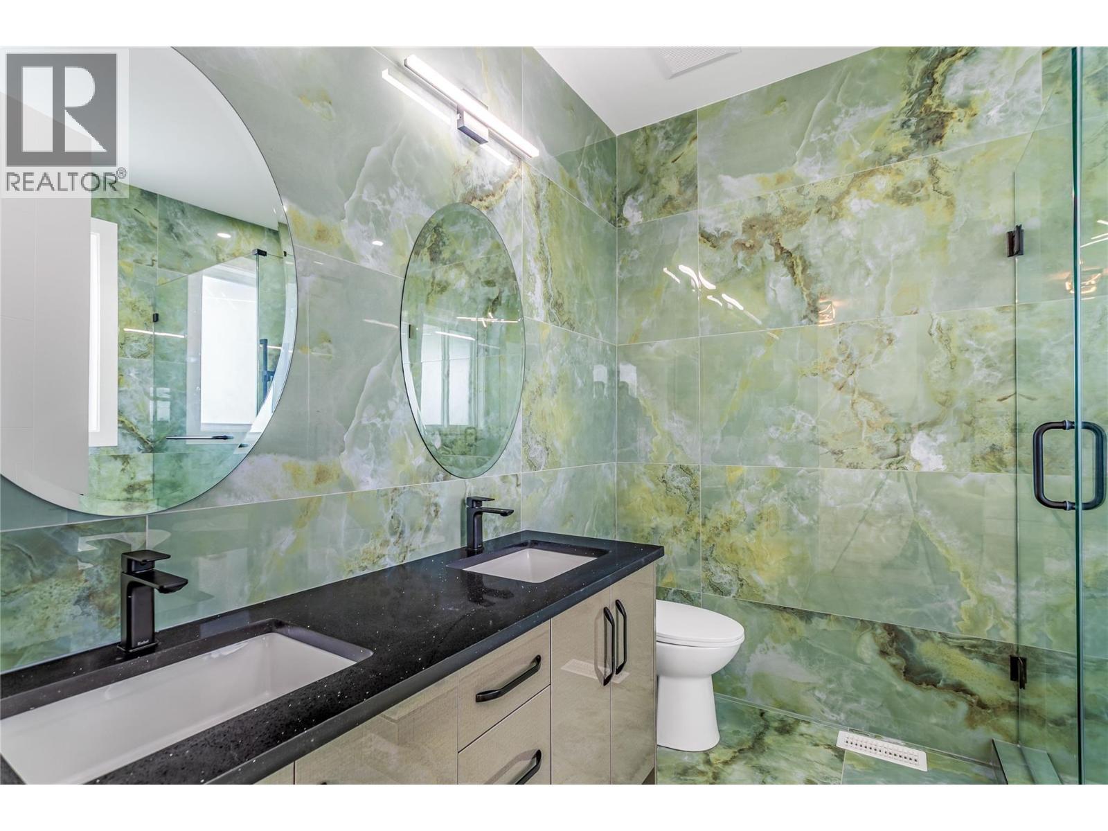 Master Ensuite - 1136 Hume Avenue, Kelowna, BC - Indoor Photo Showing Bathroom