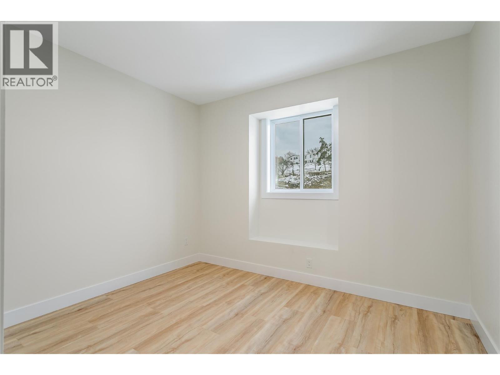 Bed #2 - 1136 Hume Avenue, Kelowna, BC - Indoor Photo Showing Other Room