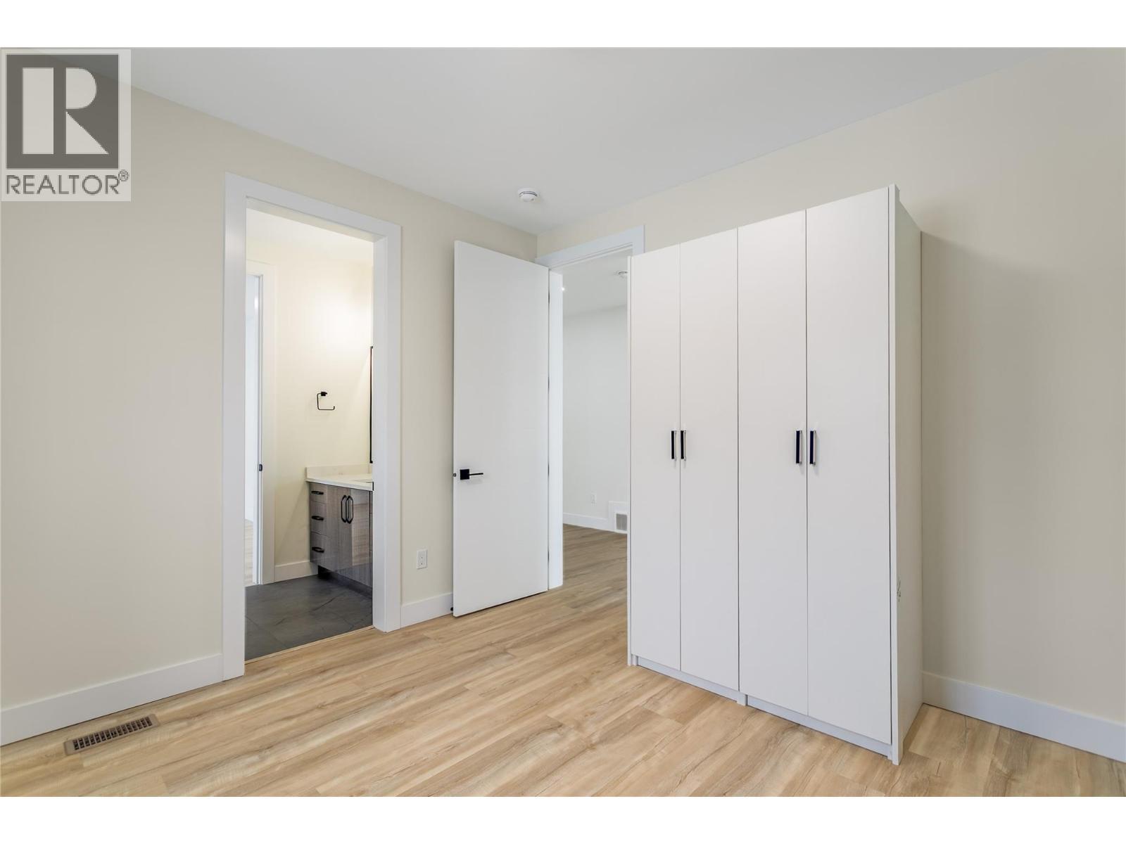 1136 Hume Avenue, Kelowna, BC - Indoor Photo Showing Other Room