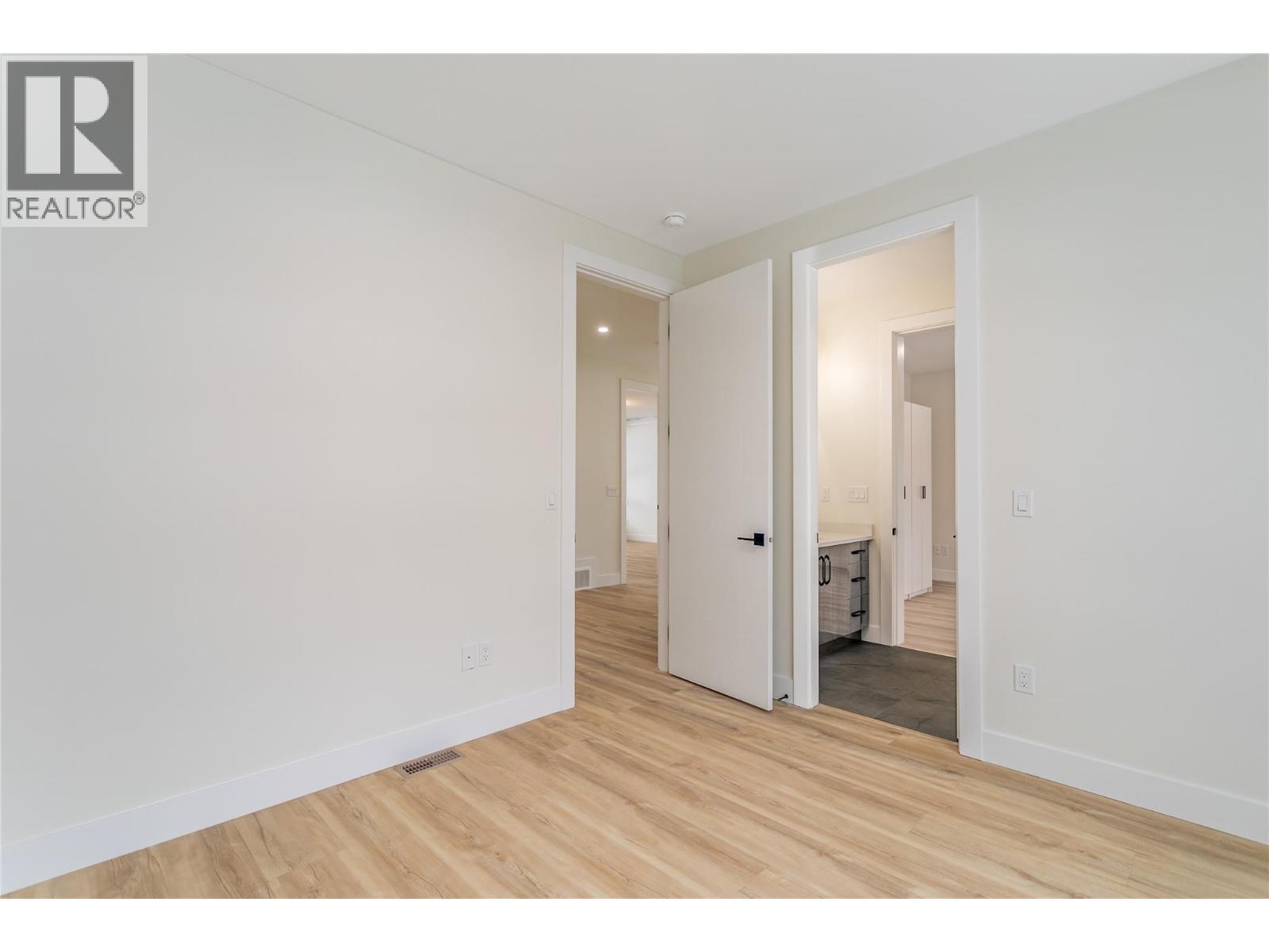 1136 Hume Avenue, Kelowna, BC - Indoor Photo Showing Other Room