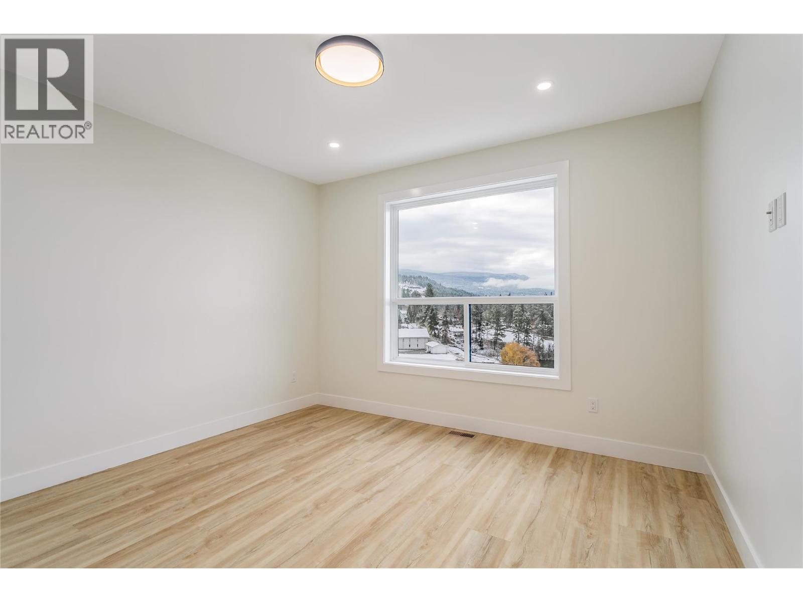 Bed # 4 - 1136 Hume Avenue, Kelowna, BC - Indoor Photo Showing Other Room