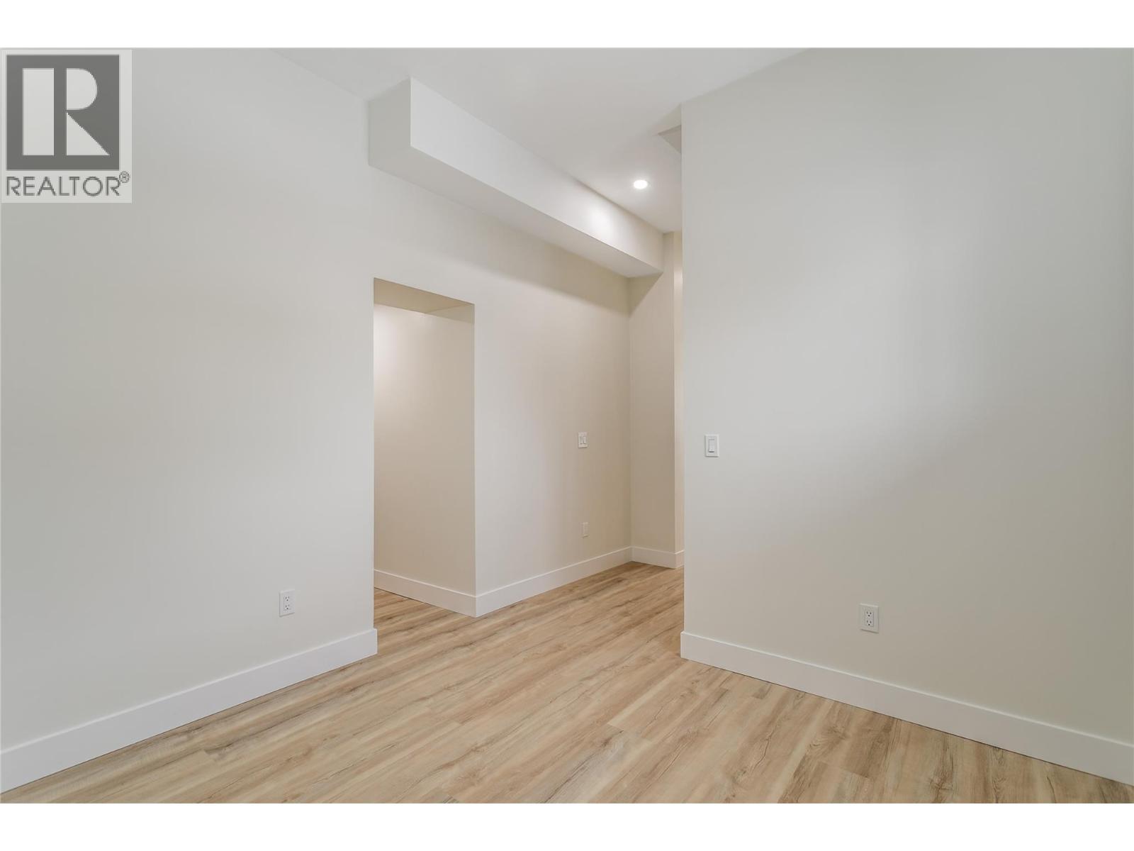 1136 Hume Avenue, Kelowna, BC - Indoor Photo Showing Other Room