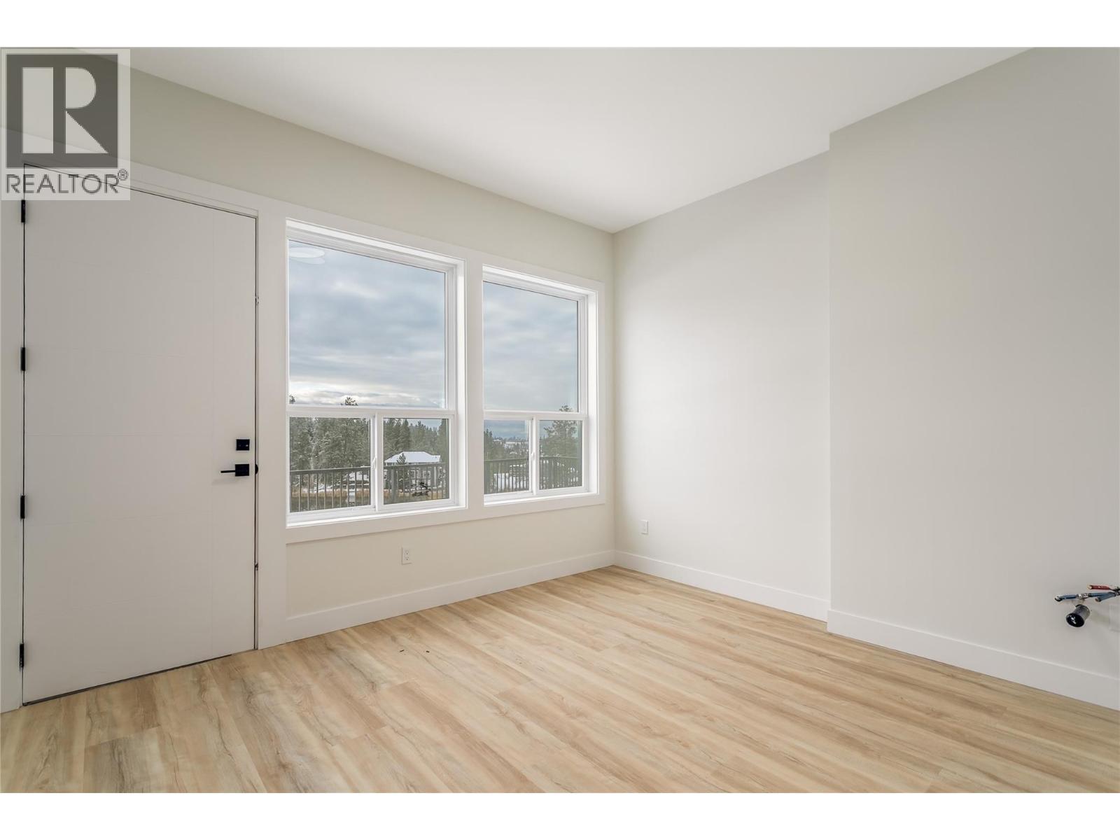 Lower level family room/ in law suite potential - 1136 Hume Avenue, Kelowna, BC - Indoor Photo Showing Other Room