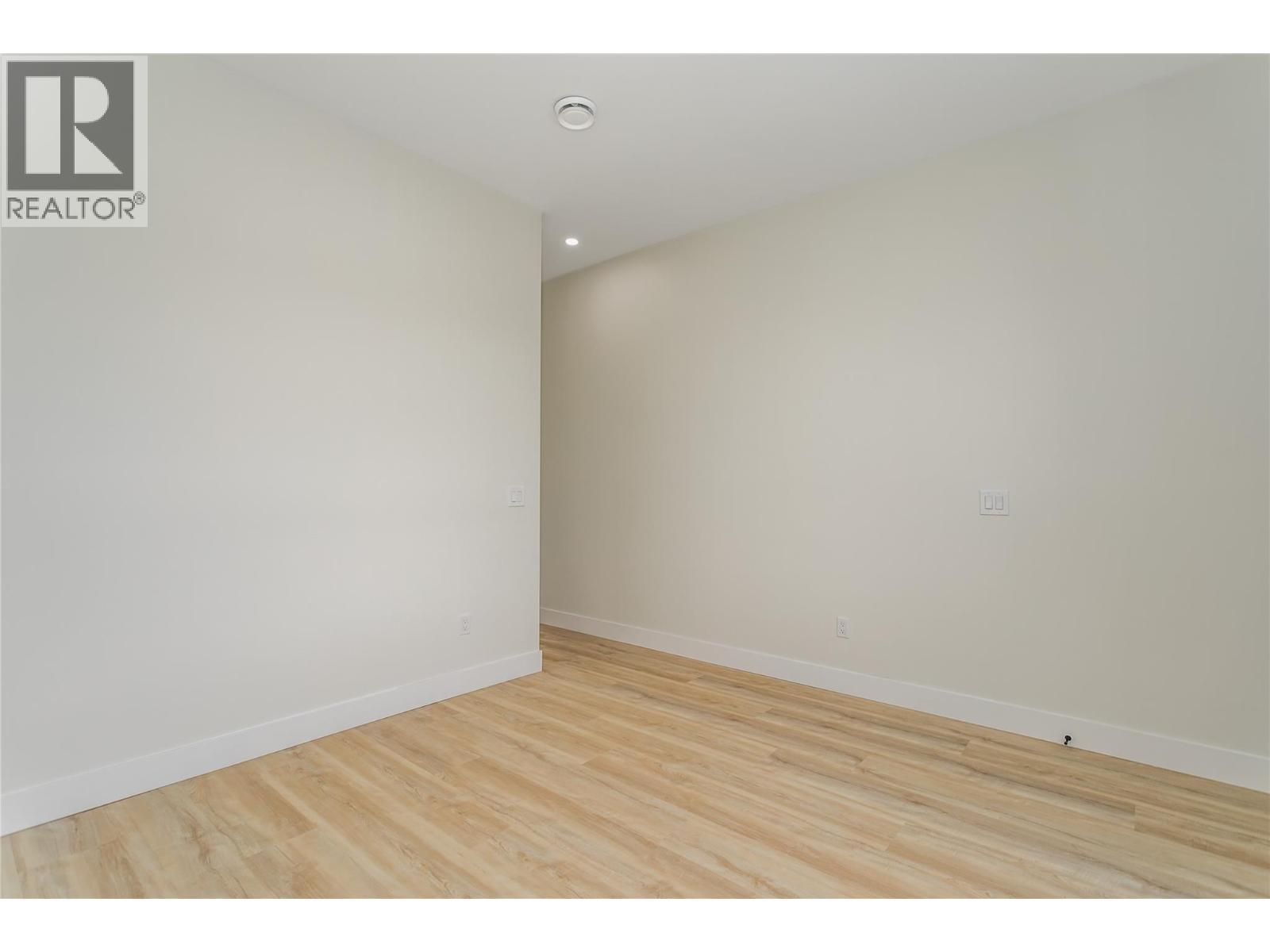 1136 Hume Avenue, Kelowna, BC - Indoor Photo Showing Other Room