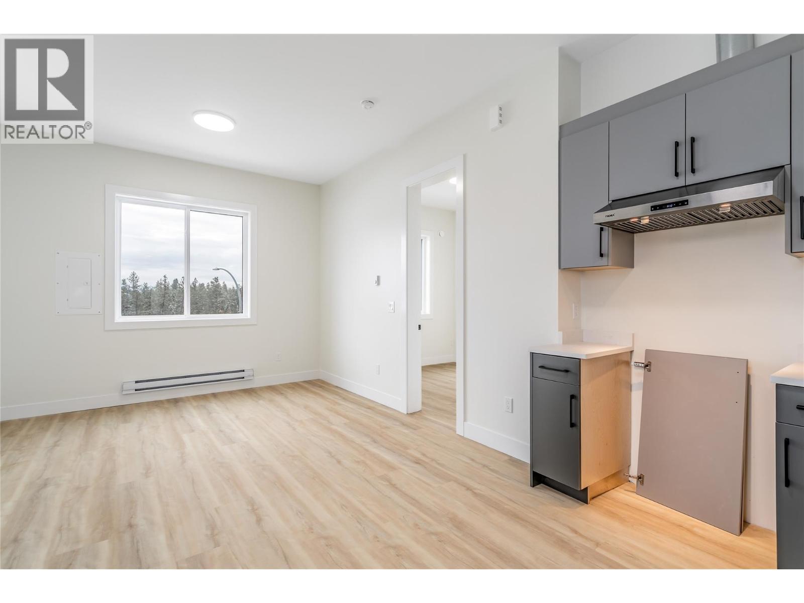 1136 Hume Avenue, Kelowna, BC - Indoor Photo Showing Other Room