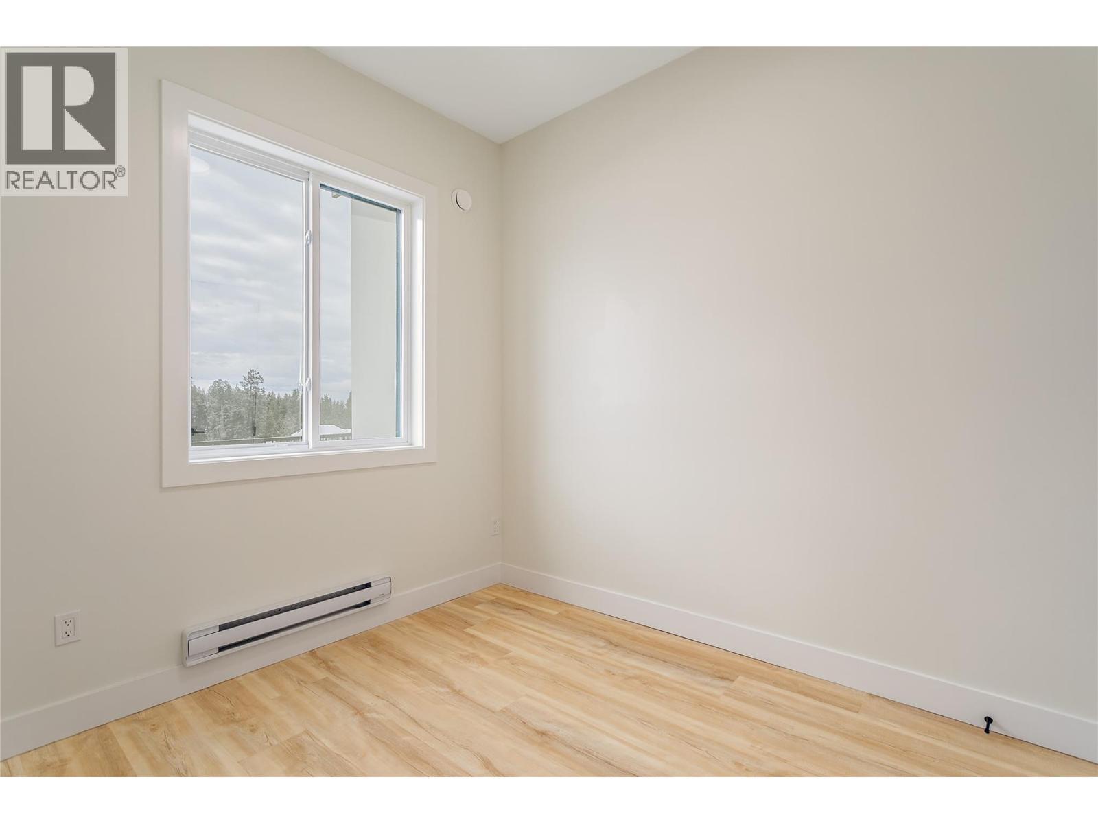 1136 Hume Avenue, Kelowna, BC - Indoor Photo Showing Other Room