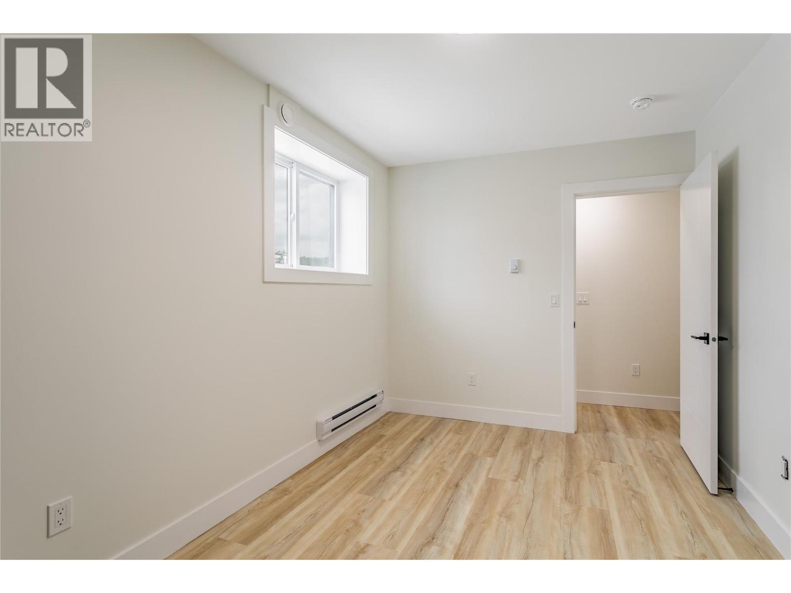 1136 Hume Avenue, Kelowna, BC - Indoor Photo Showing Other Room