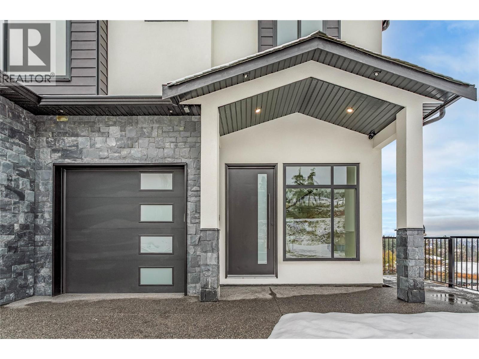 1136 Hume Avenue, Kelowna, BC - Outdoor