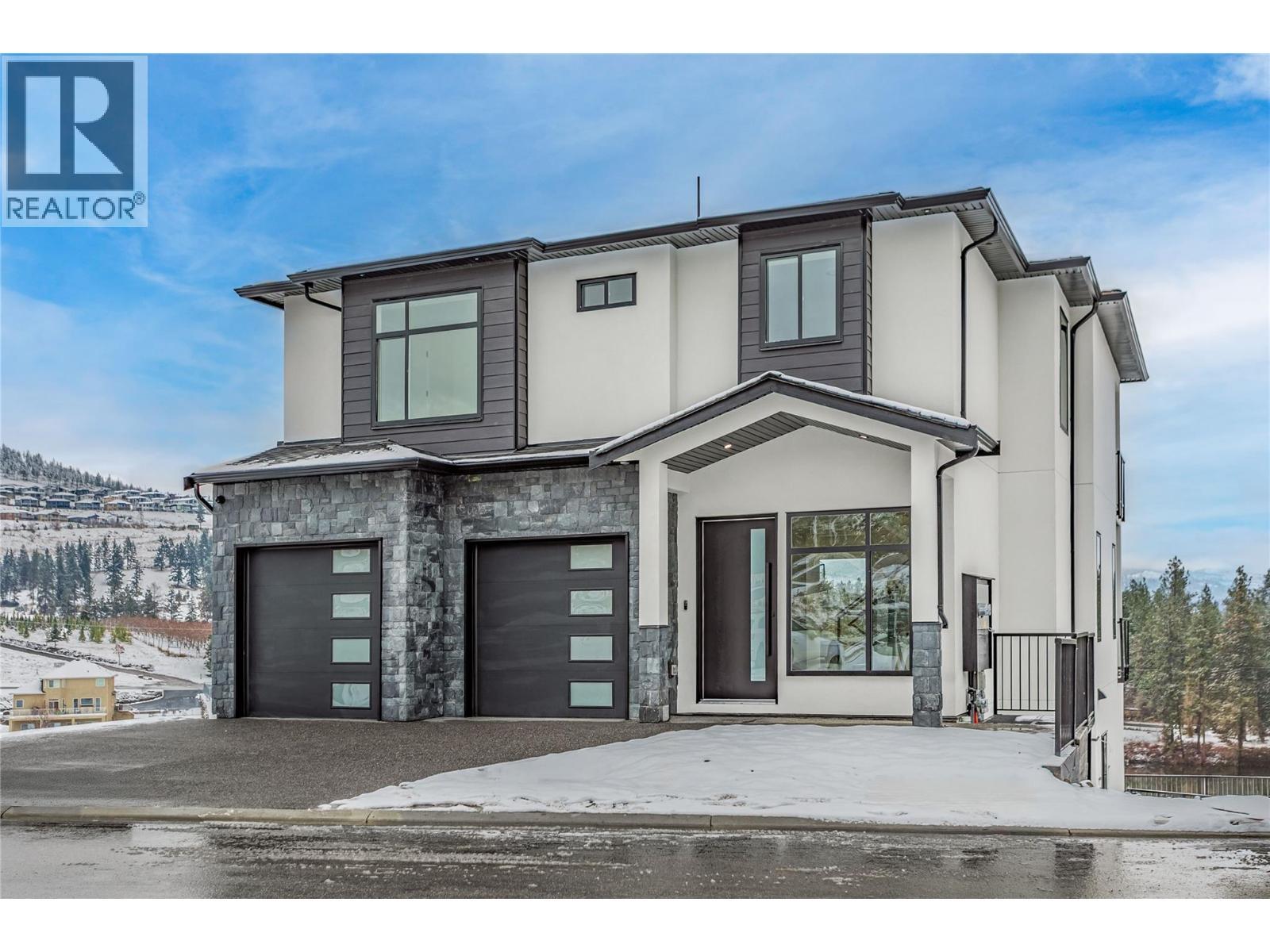 1136 Hume Avenue, Kelowna, BC - Outdoor