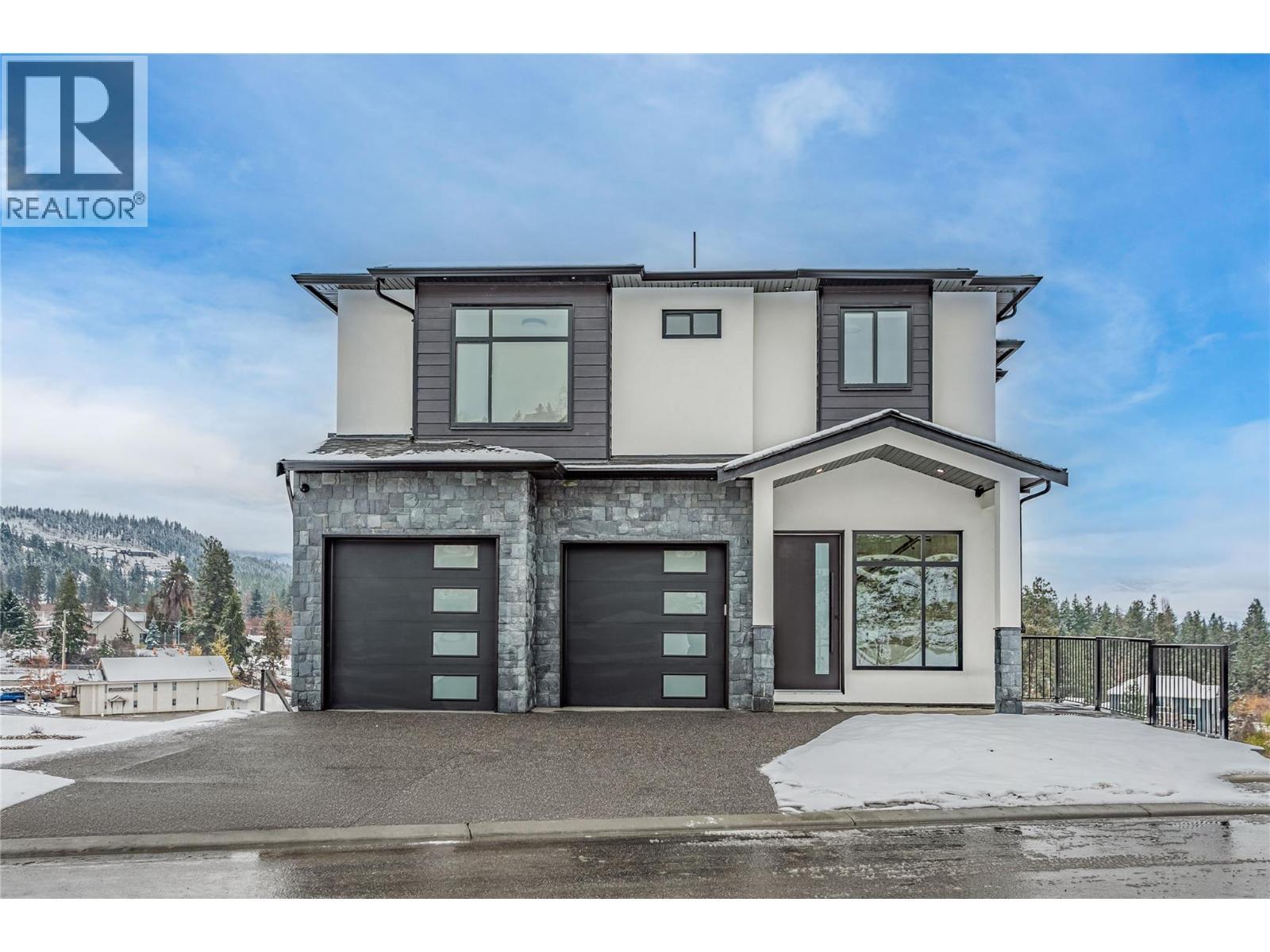 1136 Hume Avenue, Kelowna, BC - Outdoor