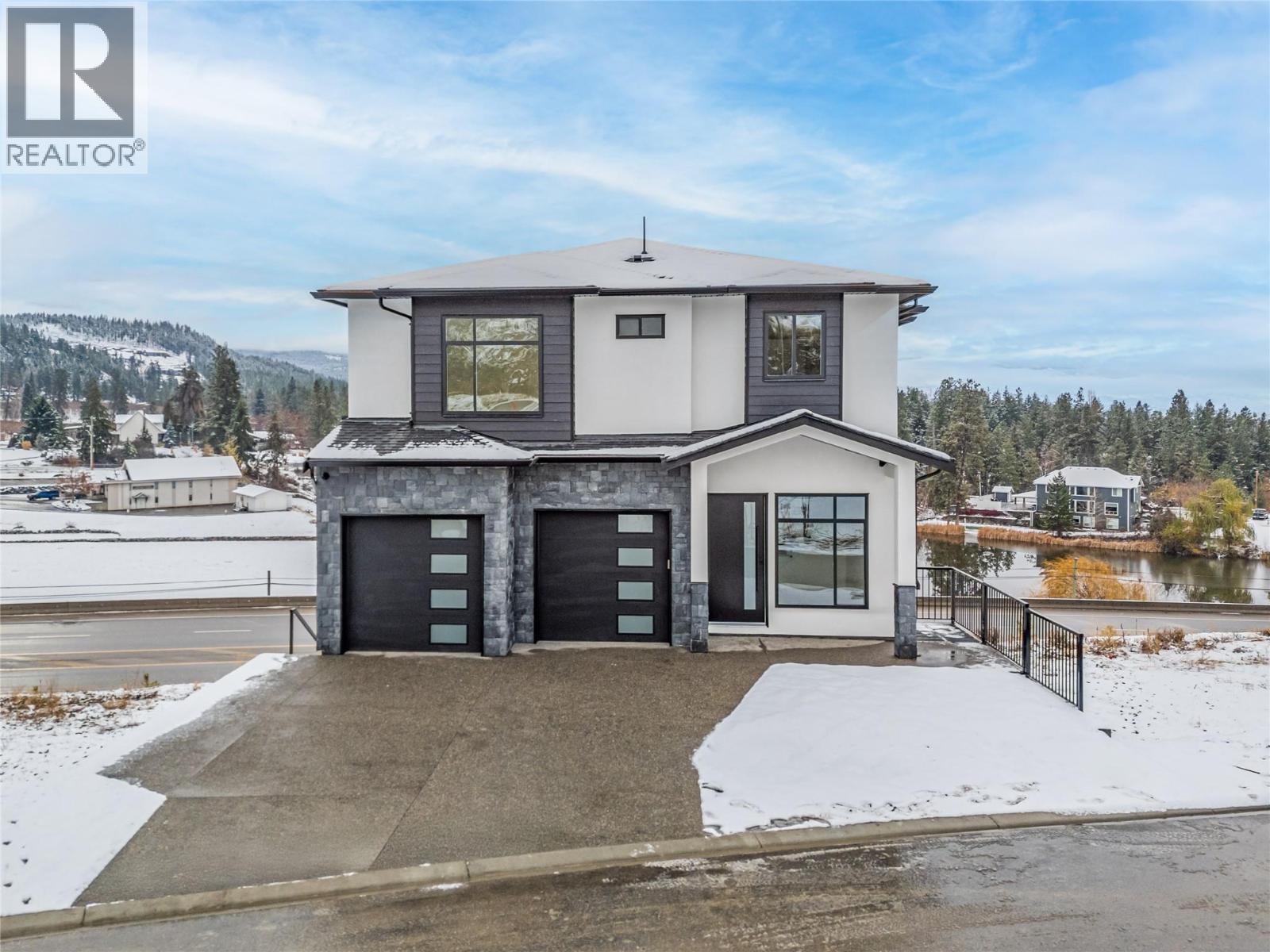 1136 Hume Avenue, Kelowna, BC - Outdoor