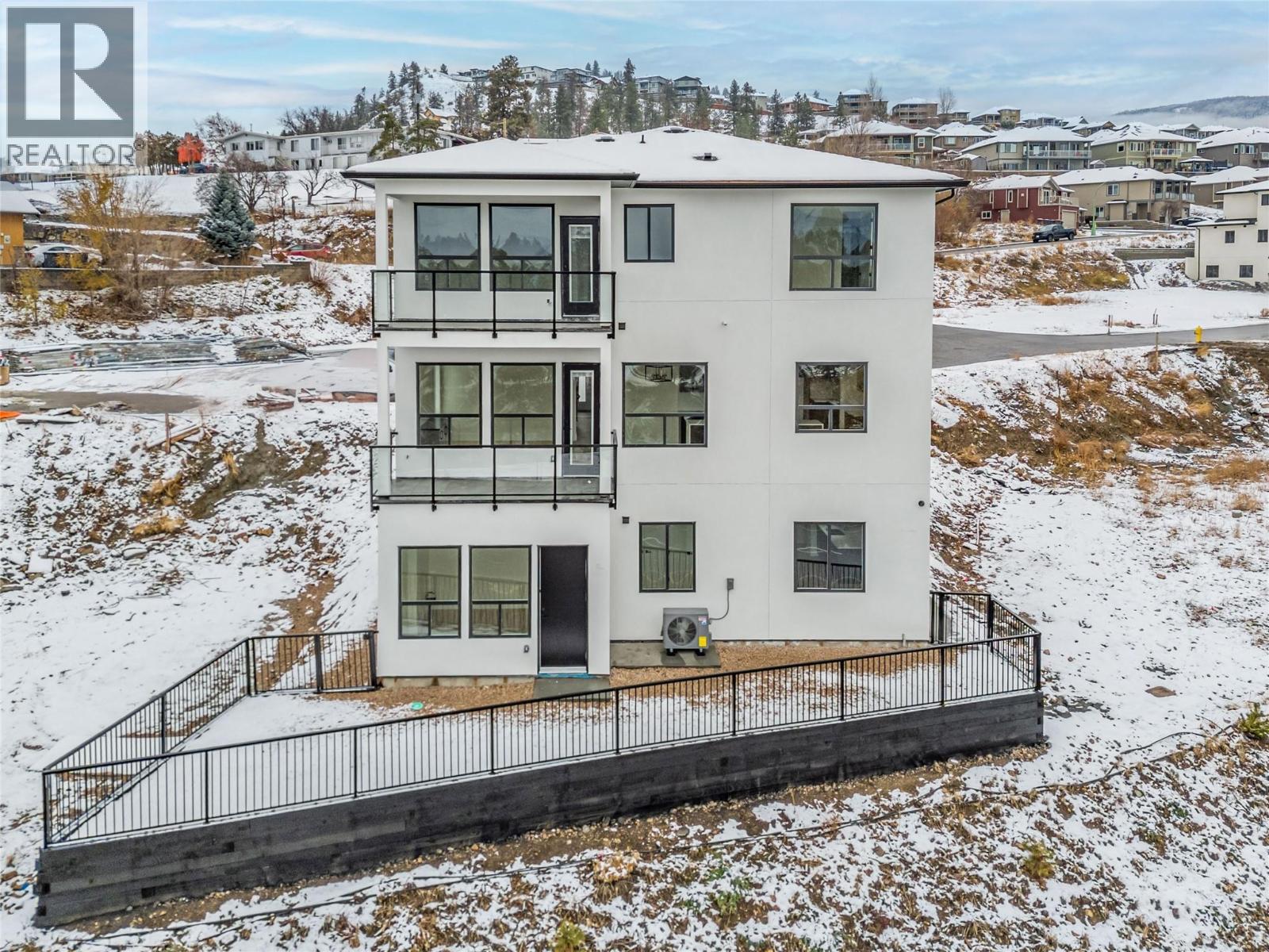 1136 Hume Avenue, Kelowna, BC - Outdoor