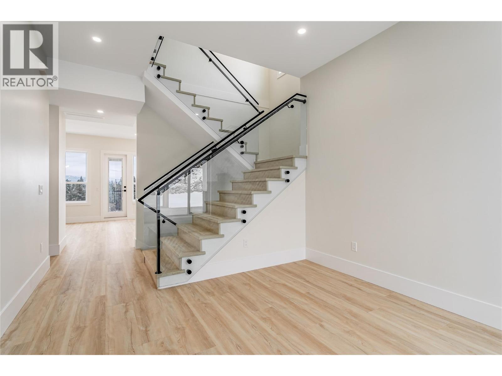 1136 Hume Avenue, Kelowna, BC - Indoor Photo Showing Other Room