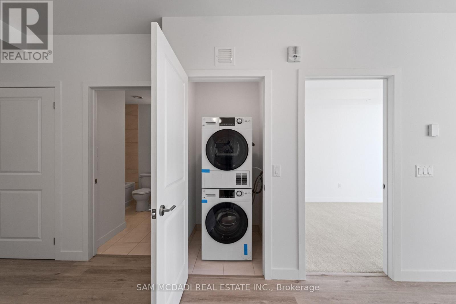 505 - 461 Green Road, Hamilton, ON - Indoor Photo Showing Laundry Room