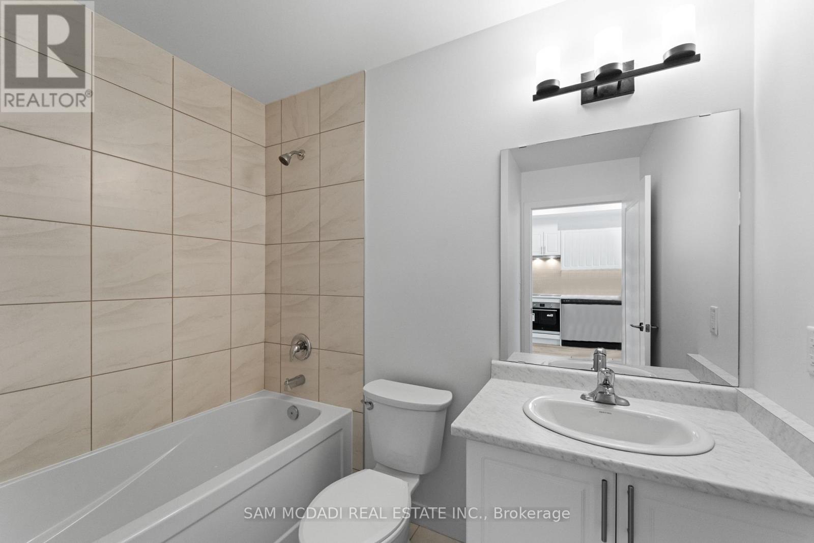 505 - 461 Green Road, Hamilton, ON - Indoor Photo Showing Bathroom