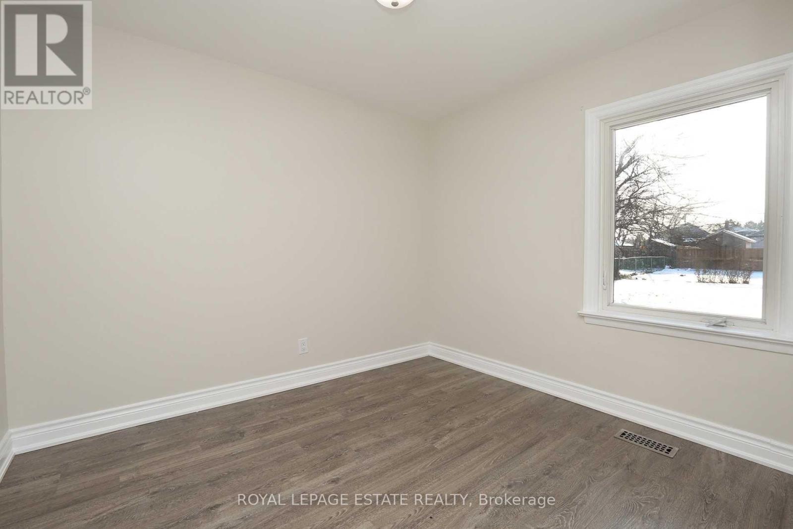 215 Oakridge Drive, Toronto, ON - Indoor Photo Showing Other Room
